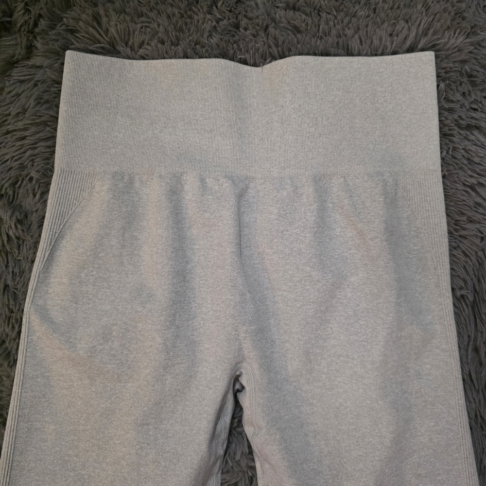 Seamless, high-waisted, contour-enhancing athletic leggings - Picture 4 of 7